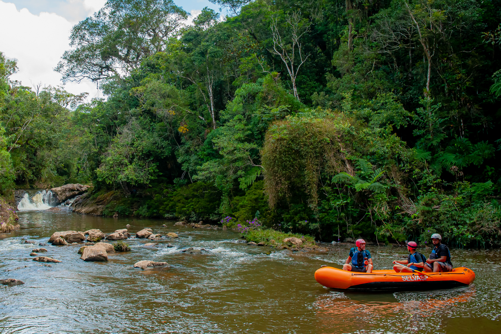 Rafting no Rio Capivari. Foto: Daniel Deák / SPTuris